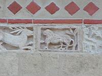 Lyon, Abbaye d'Ainay, Clocher-Porche, Plaques sculptees, Lion (1)